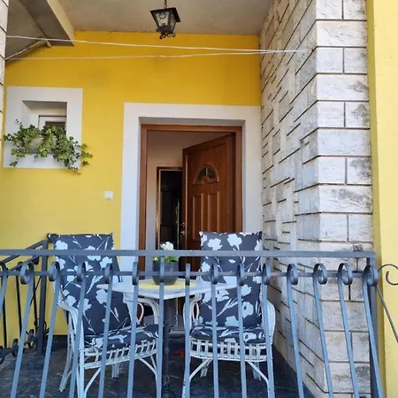 Apartament App Paris 6 *