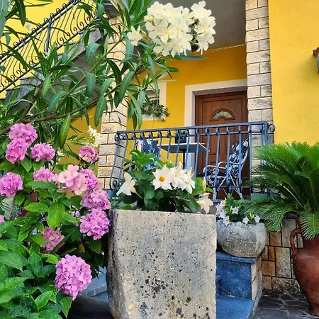 Apartament App Paris 6 *